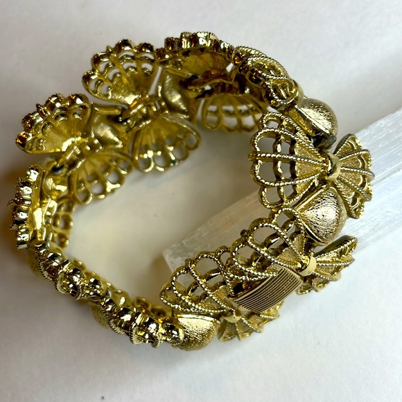 Vintage Signed Coro Goldtone Bow Bracelet - Picture 4 of 7